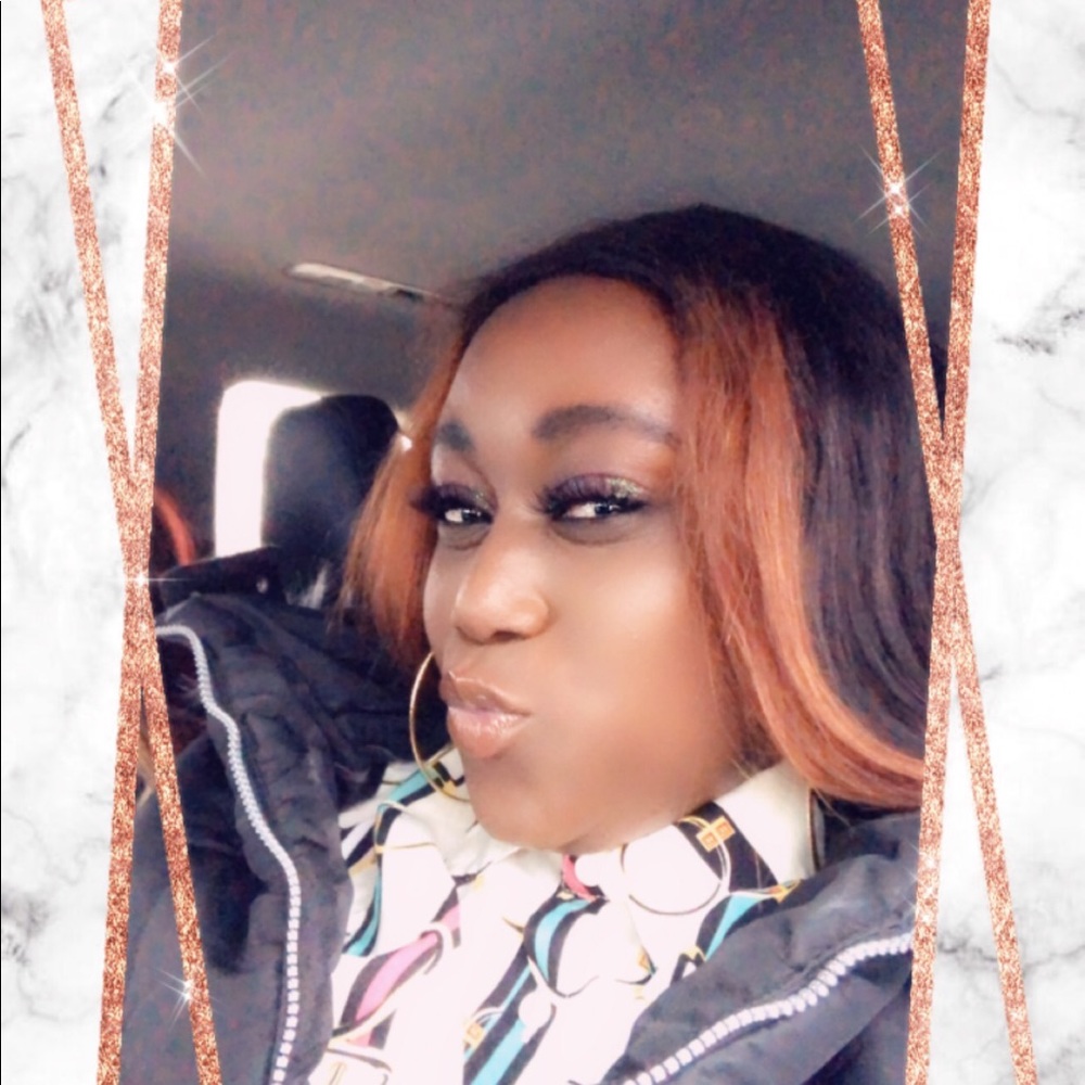 Meet your Posher, Akeila